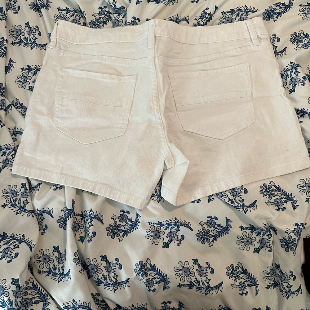 New York & Company white stretch denim shorts
